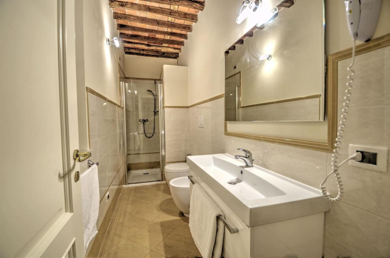 Lucca Cycling Holidays Il Tiglio Rooms SantʼAndrea di Compito 外观 照片