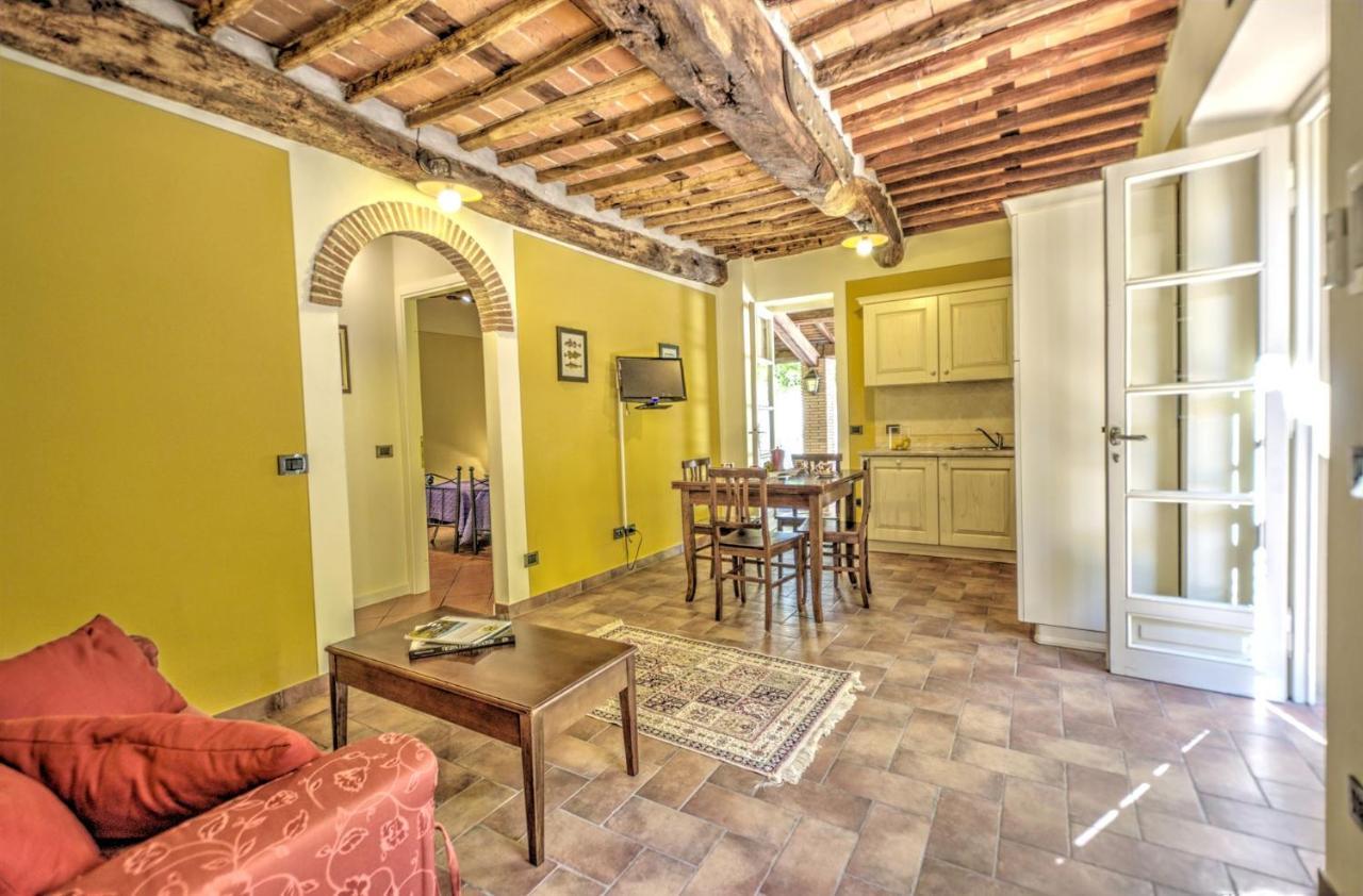 Lucca Cycling Holidays Il Tiglio Rooms SantʼAndrea di Compito 外观 照片