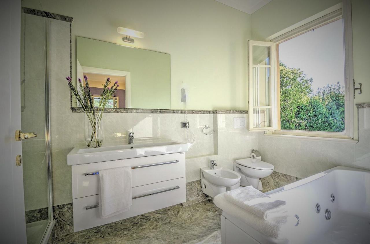 Lucca Cycling Holidays Il Tiglio Rooms SantʼAndrea di Compito 外观 照片